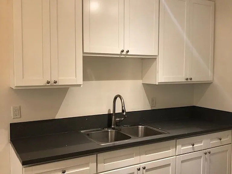 Apt 118th Place — Photo 2
