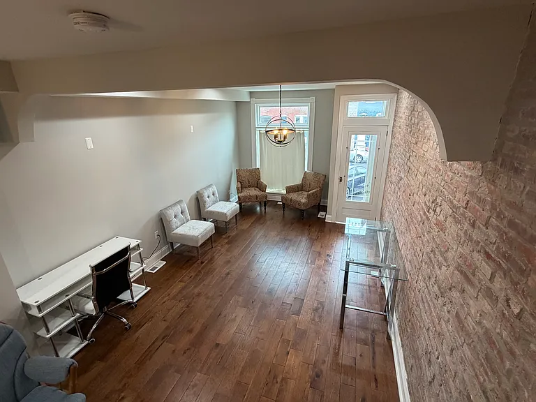 311 S Clinton St — Photo 3
