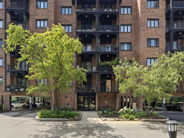 9331 Landings Ln Unit 305, Des Plaines, IL 60016