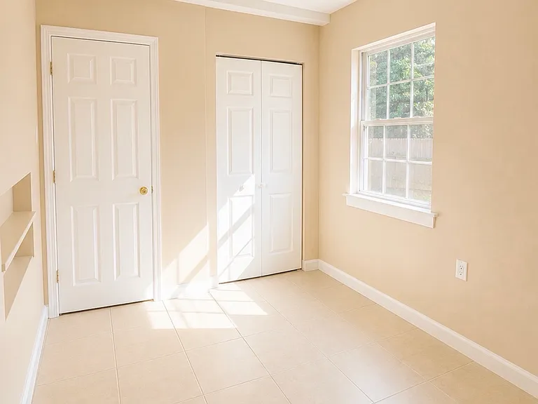 4481 Crestwood Dr N — Photo 10