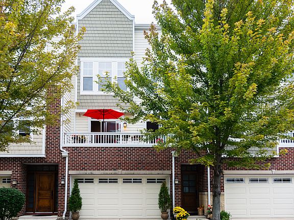 3rd image of 531 Grove Ln #B
