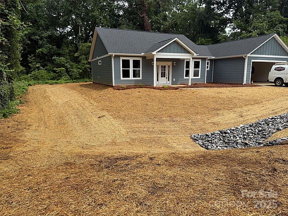 2nd image of 415 Dogwood Ln