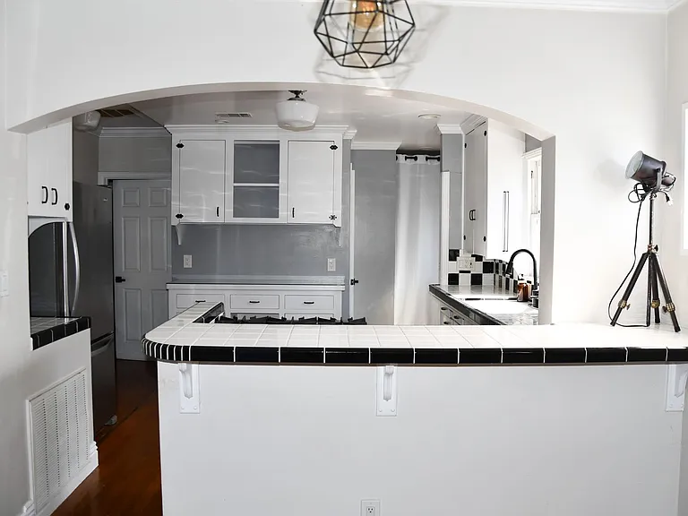 629 W Culver Ave — Photo 16