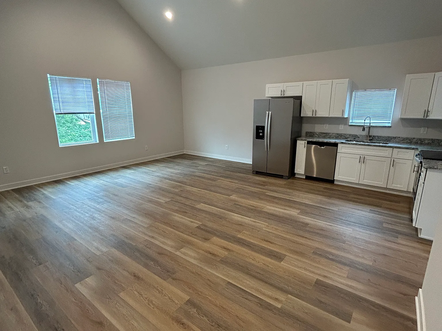 3 bed, $2,000 — Photo 4