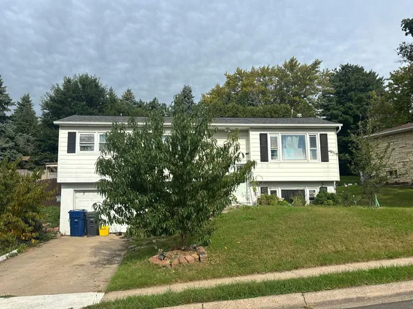 2545 Marywood Dr, Dubuque, IA 52001