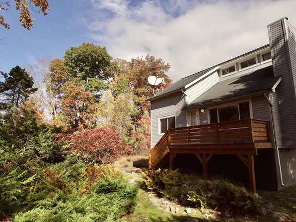 290 Marcel Dr, Dingmans Ferry, PA 18328