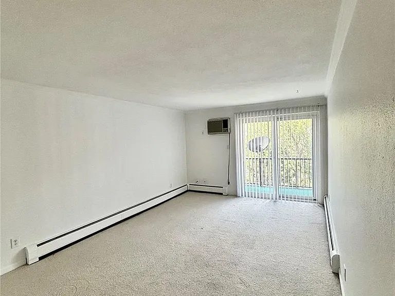 1150 Golden Cir #501 — Photo 4