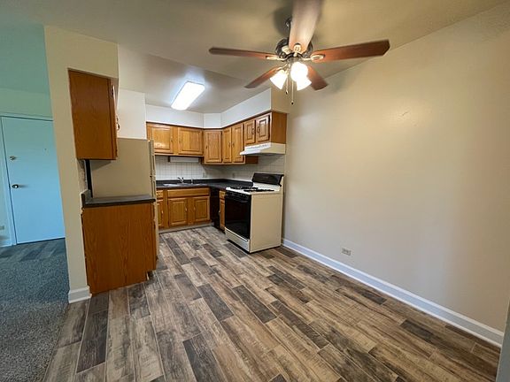 3rd image of 875 Westmoreland Dr APT 6