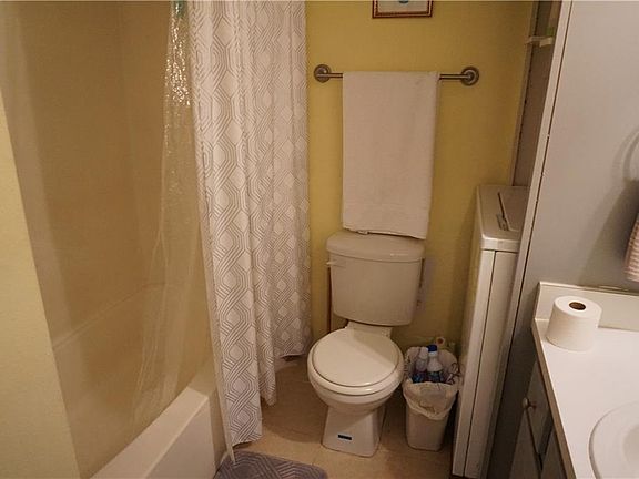 5th image of 121 Oyster Bay Cir APT 100