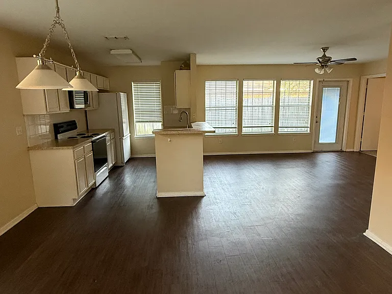 222 Willowbrook Ln — Photo 4
