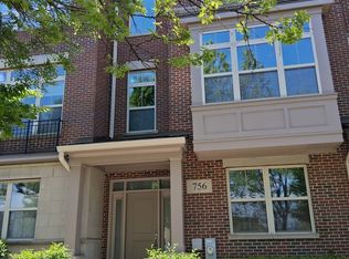 756 N Aspen Dr, Vernon Hills, IL 60061