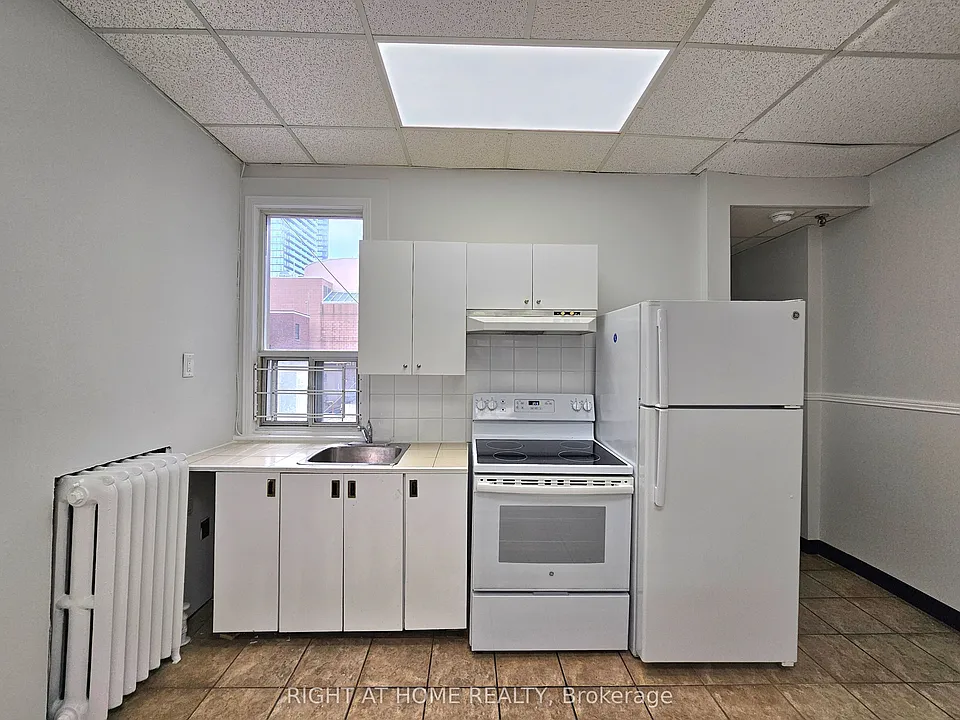 516 Yonge St #2