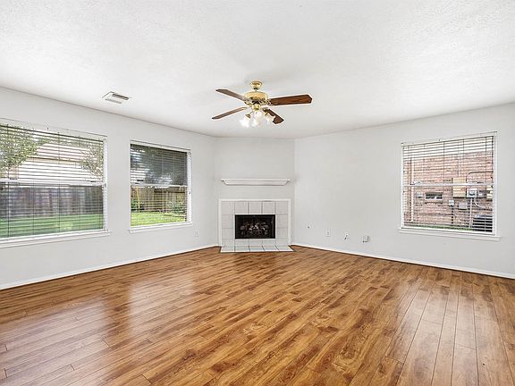 4th image of 8823 Emerald Heights Ln