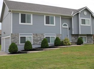 505 NE 193rd St, Smithville, MO 64089