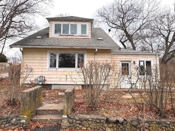 126 Lakehurst Ave, Weymouth, MA 02189