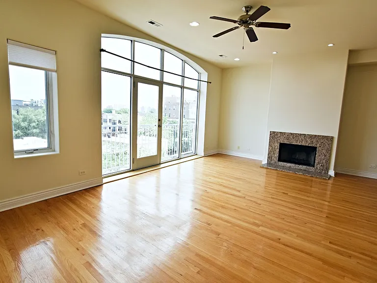 5140 N Clark St — Photo 2