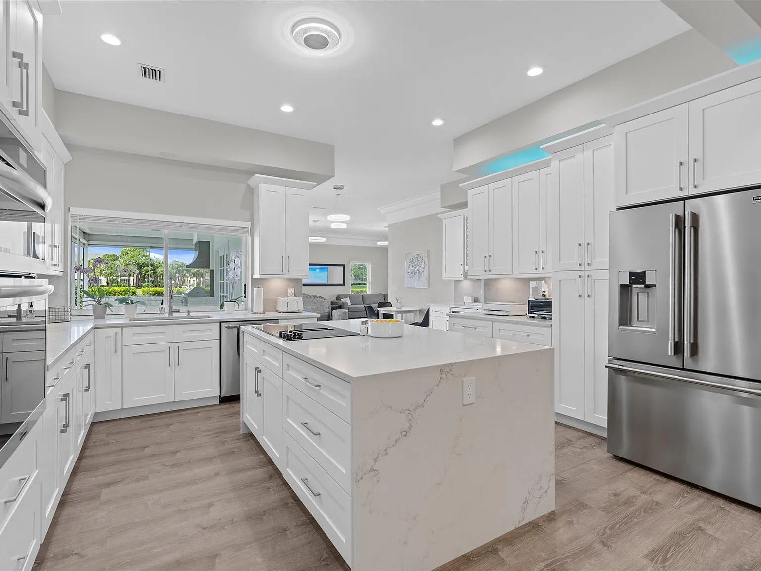 4 bed, 4.0 bath, 2860 sqft, $8,500 — Photo 2