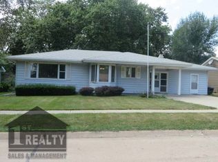 800 Pine Heights Rd, Wayne, NE 68787