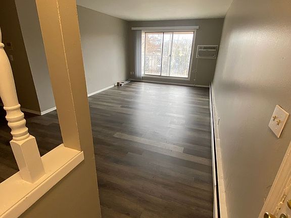 5th image of 6320-6330 N 91st St #8
