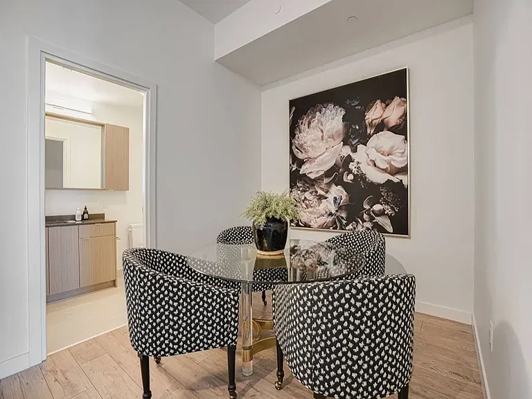 133 Bronte Rd — Photo 43