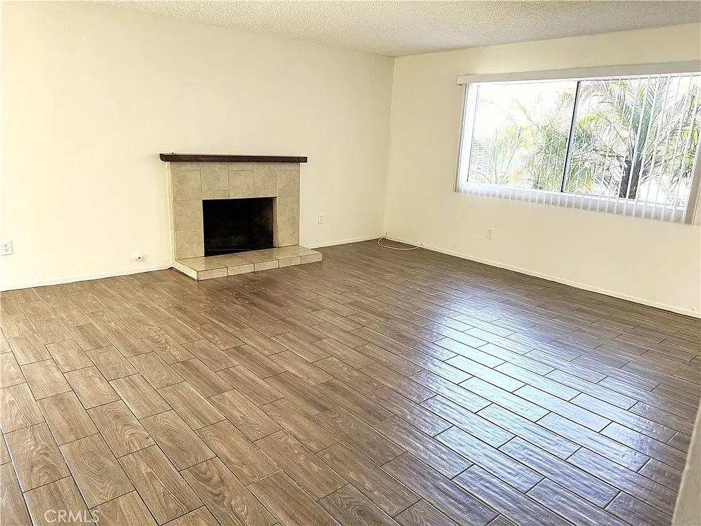 3 bed, 1.5 bath, 900 sqft, $3,395 — Photo 4
