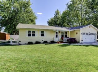 521 McGaughey Dr, Mt Zion, IL