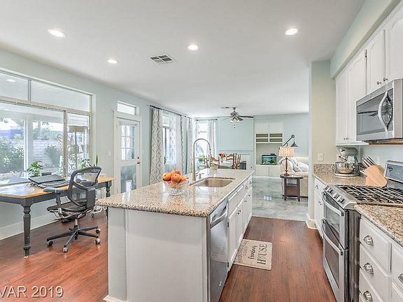 3rd image of 1031 Crescent Moon Dr