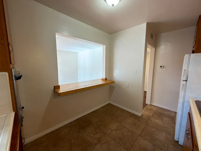 304 E Almond Ave — Photo 8