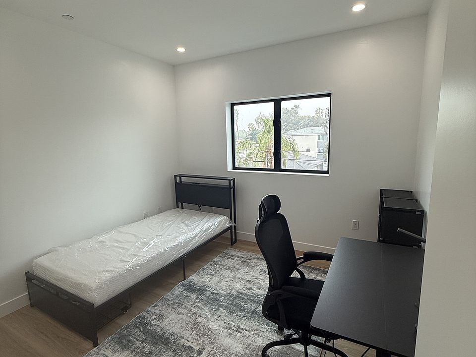 1st image of 1200 W 37th Dr Room 1