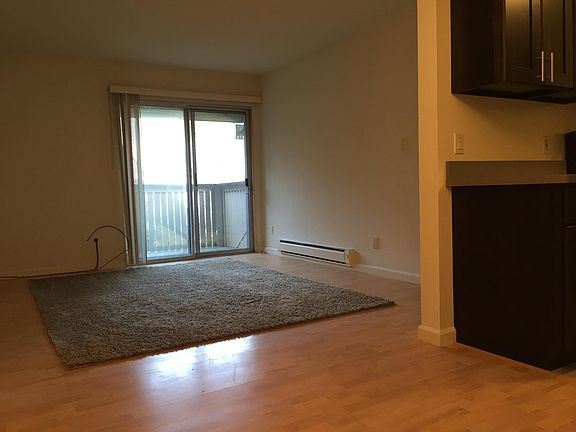 4th image of 404 Boardwalk Ave APT 24