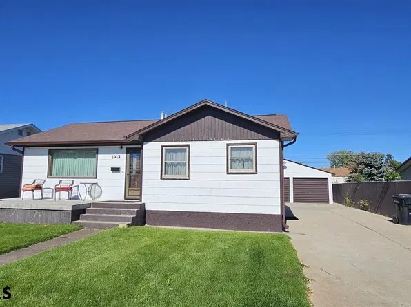 1013 W Overland Dr, Scottsbluff, NE 69361