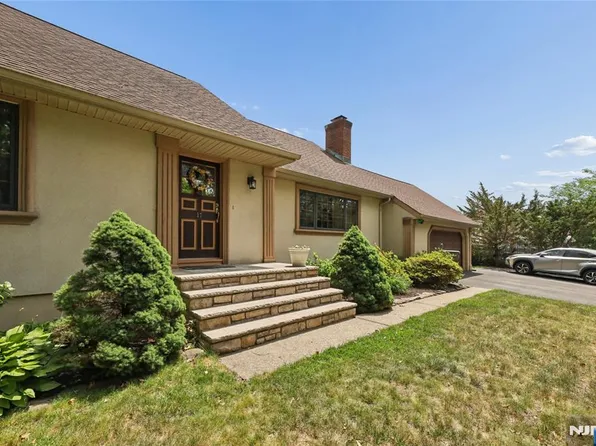 17 River Dr, Elmwood Park, NJ 07407