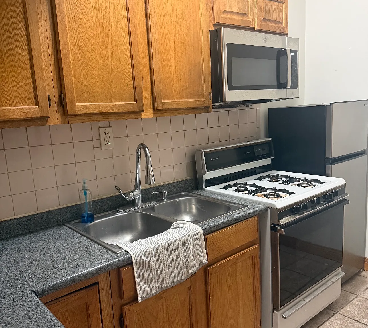 1 bed, 550 sqft, $945 — Photo 2