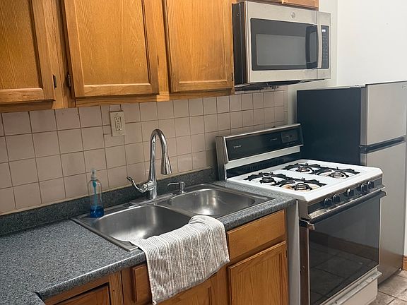 2nd image of 612 W Wisconsin Ave