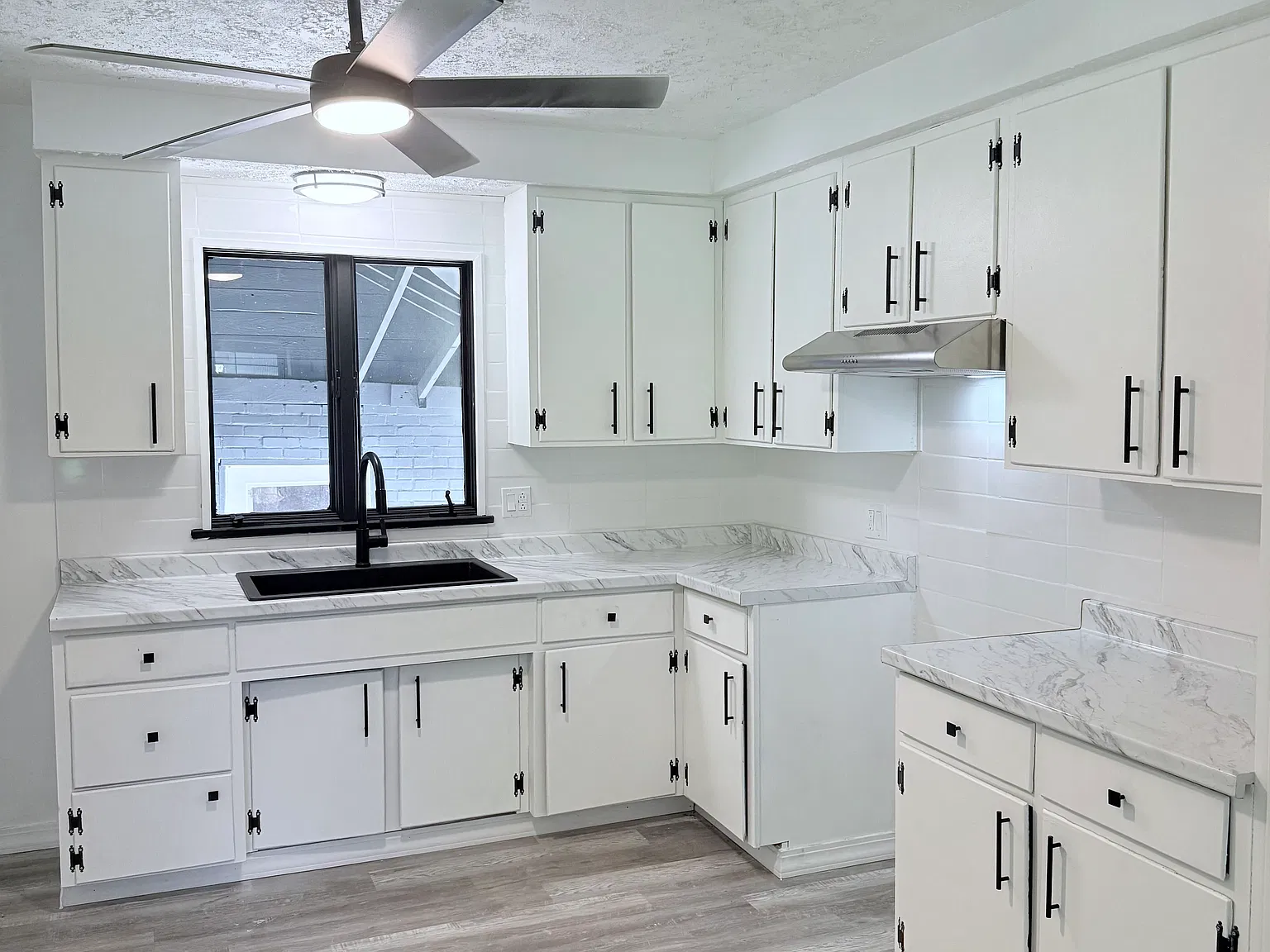 3 bed, 1.5 bath, 1452 sqft, $2,495 — Photo 3