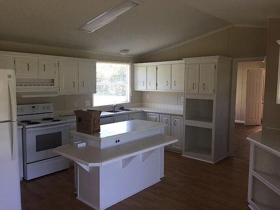 3rd image of 1101 Waynewood Dr