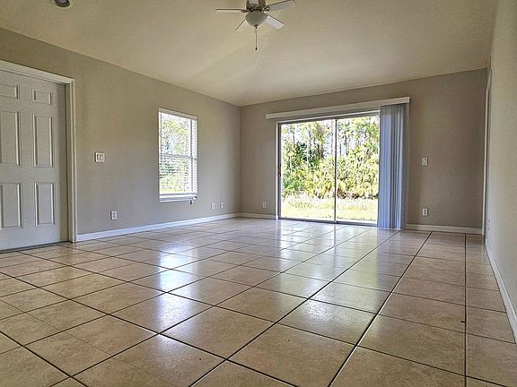 3rd image of 5032 Locke Ln