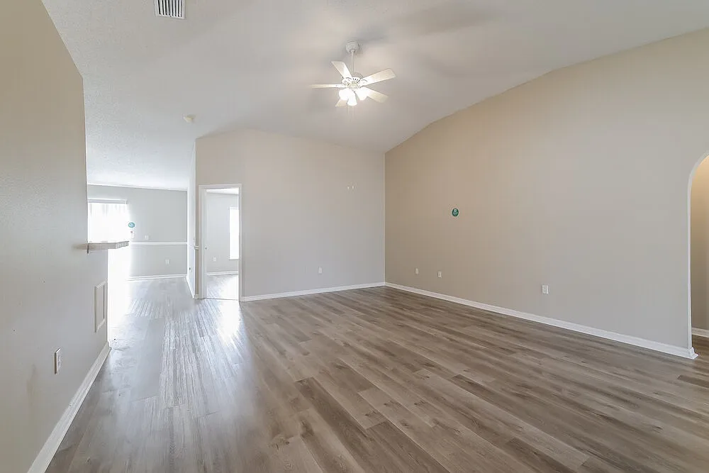 3 bed, 2.0 bath, 1632 sqft, $2,860 — Photo 3