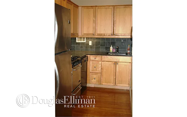 Rented by Douglas Elliman | media 15