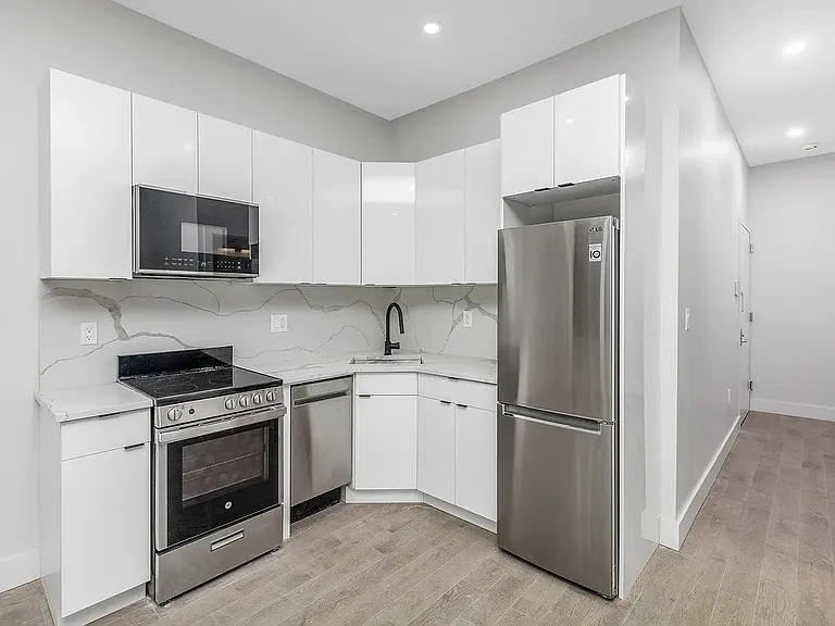241 W 75th St #10 — Photo 2
