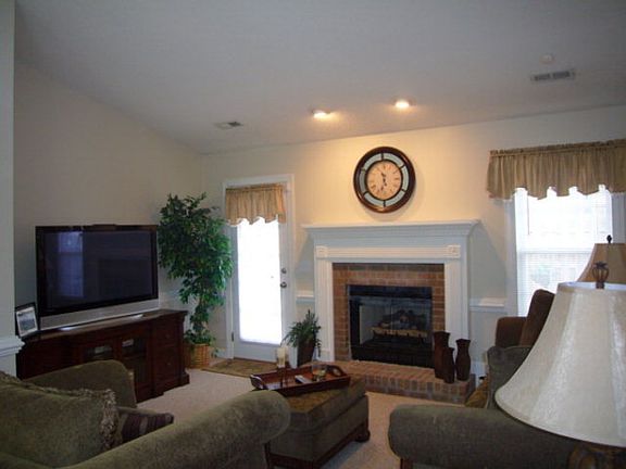3rd image of 302 S Harding Dr APT A