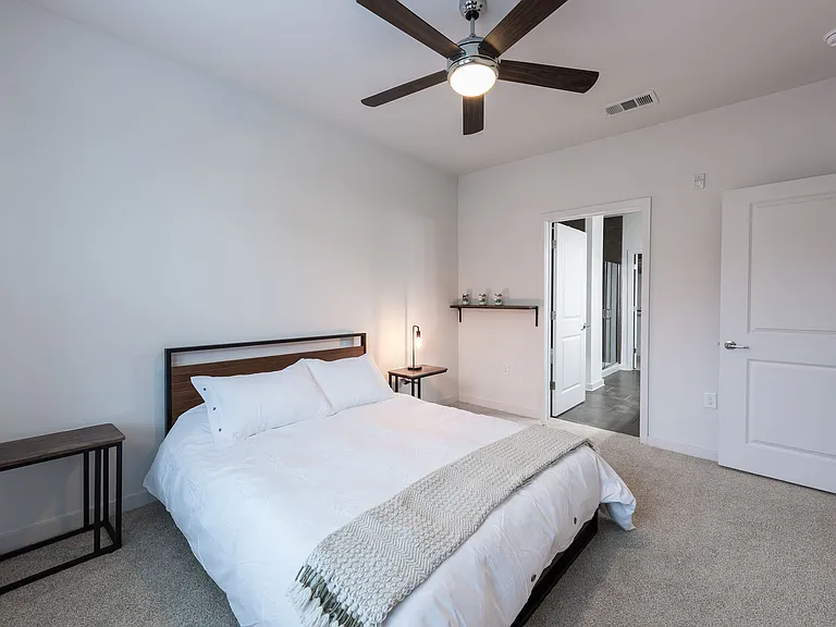 Station R Apartments — Photo 10