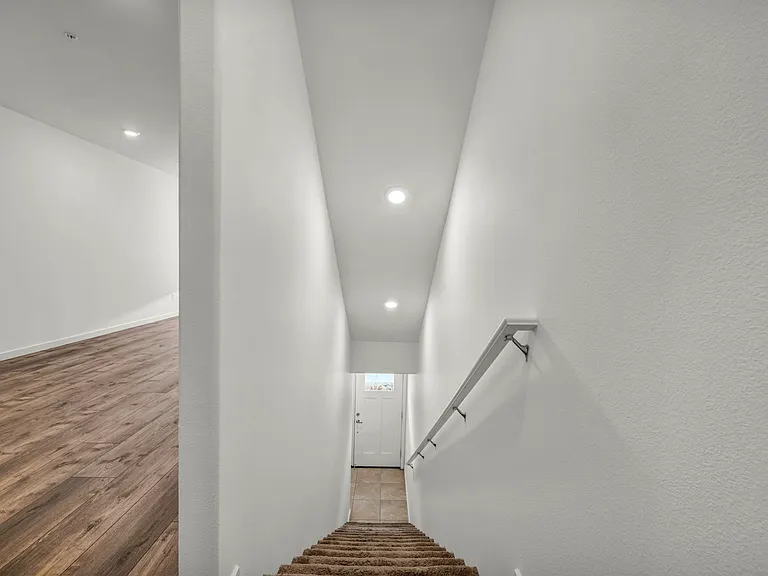 545 Gloria May Ln — Photo 34