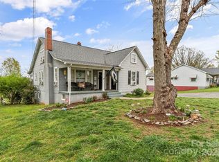 921 12th St SE, Hickory, NC 28602