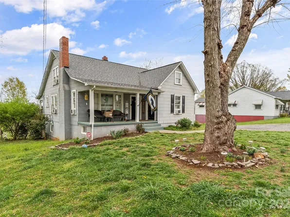 921 12th St SE, Hickory, NC 28602