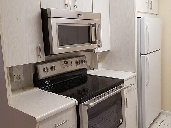 4th image of 4090 Cornwall #4090