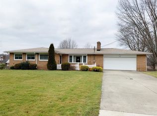 1885 Valley View Rd, Hermitage, PA 16148