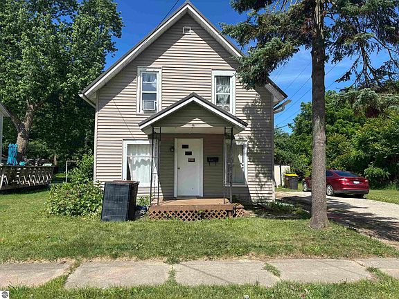 2nd image of 313 Pleasant Ave