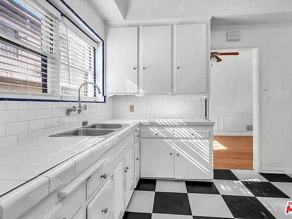 4th image of 614 Midvale Ave #614