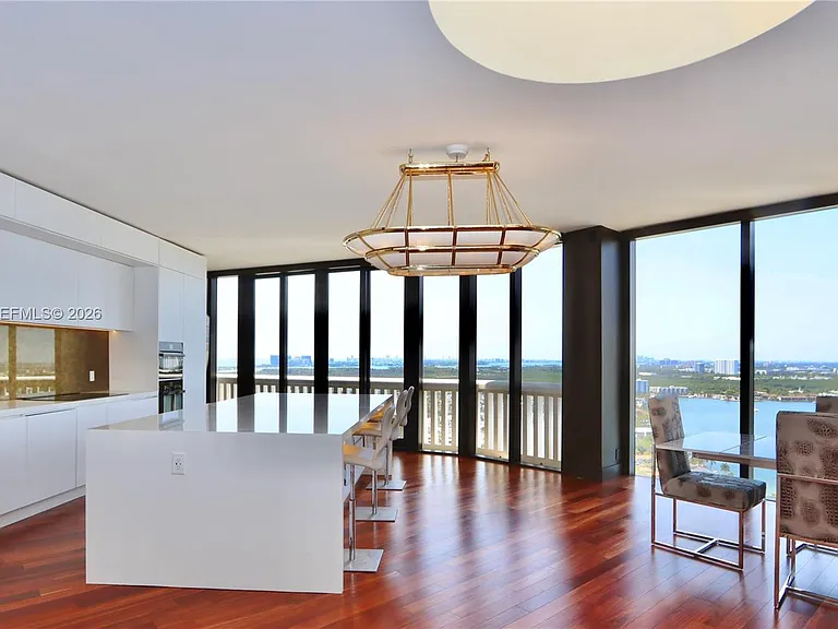1000 Island Blvd #Penthouse 2 — Photo 9